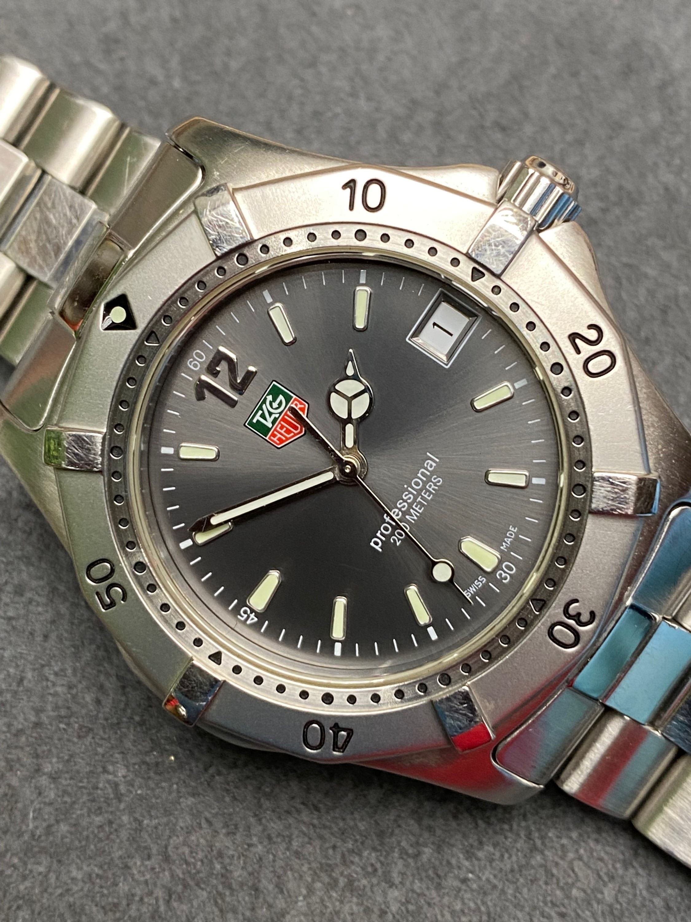 👍 Tag Heuer 2000 Sunburst Gray WK1115 Vintage Mens Submarine Dive Watch