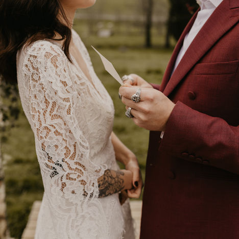 Se dire Oui dans une Cabane Finlandaise : Mariage Intimiste dans les Ardennes