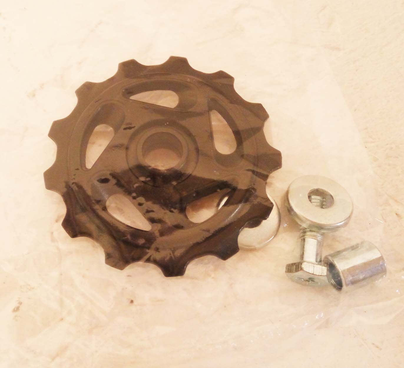 Колесо заднего суппорта, черное, 13 зубов