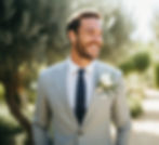 traje claro para boda de día en Colombia
