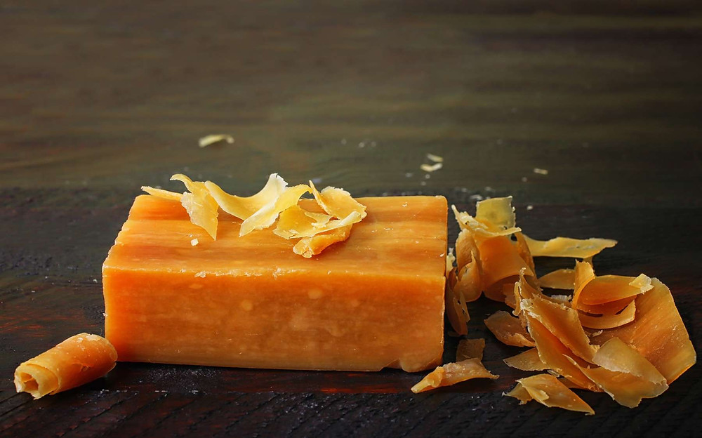 Le savon au curcuma, le remède contre l'acné