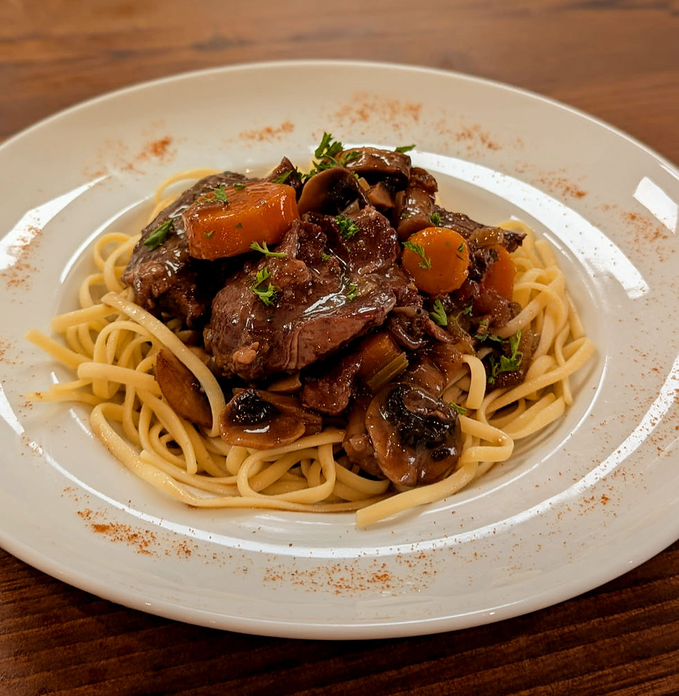Assiette de spaghettis généreux à la sauce maison chez Labelvie à Pomérols