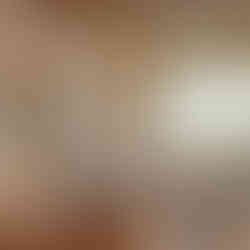 grande salle de réception en bois & pierre avec de grandes baies vitrées vues sur mer