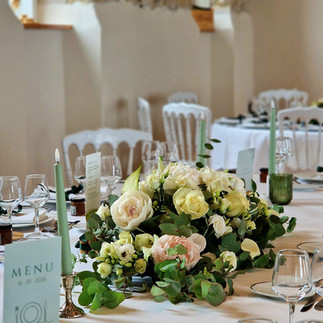 centre de table et bouquet de la table d'honneur