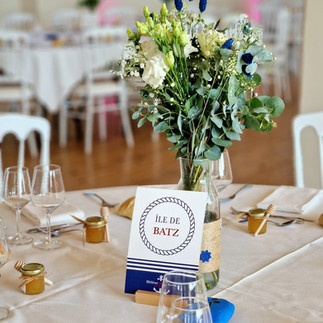 décoration de mariage tables menu fleurs