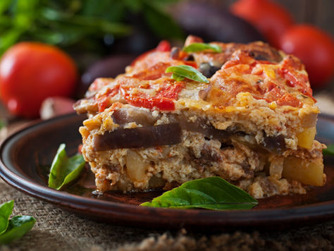 Flan d’aubergines au bœuf et à la sauce tomate