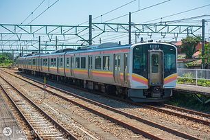 越後線_吉田駅_上り列車