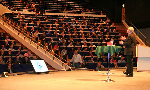 Ian Rowland: Speaker, Trainer, Magician.
20+ years experience as a keynote speaker, corporate trainer and magician. Member of the Magic Circle. Author of 'The Full Facts Book Of Cold Reading'.