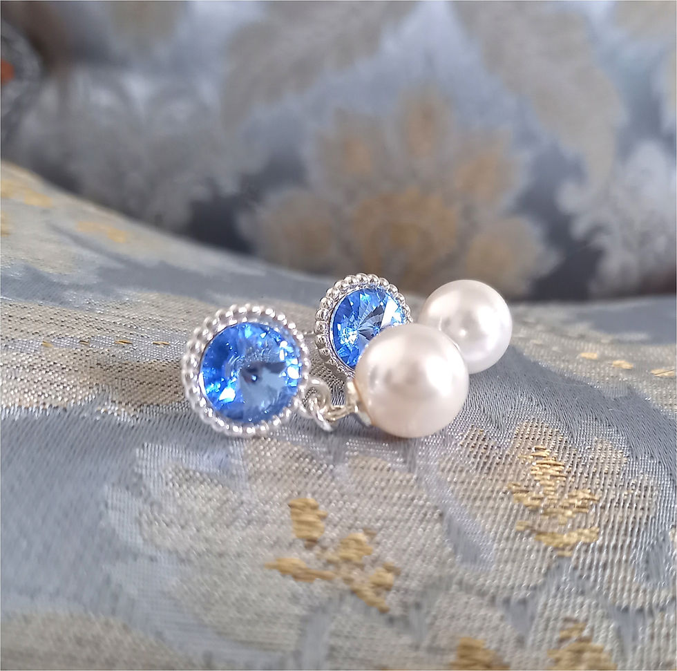 Miniatyrbild: ATROPA Classic Pearl Silver Earrings - Light Sapphire