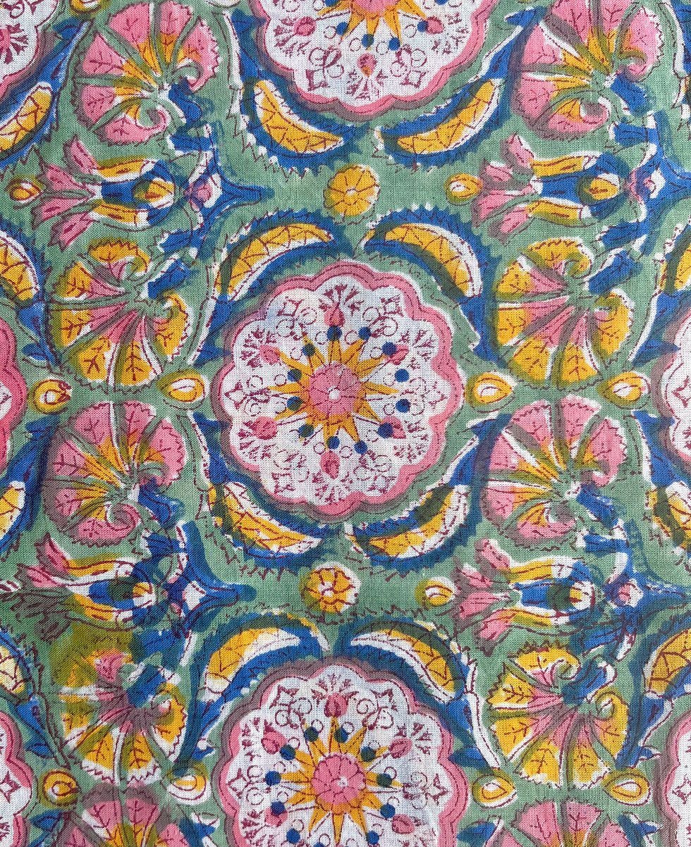 vintage bloemenprint, botanische print stof, bloemenpatroon, bloemenprint stof, bloemen blockprint stof, floral katoen