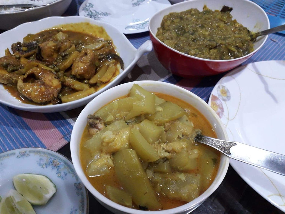 Begun ghonto, lau ar dal & meat curry