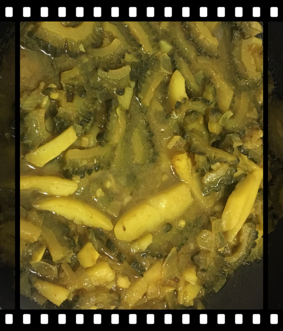 Bitter gouard soup or korola r jhol 💚💚💚