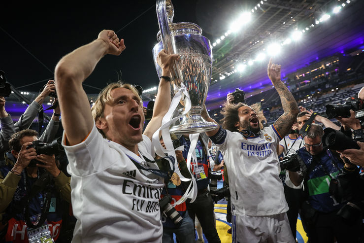 צילום כדורגל אירופי עוז מועלם - הנפת גביע ליגת האלופות.