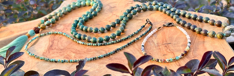 Мала, колие и гривна