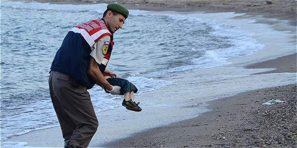 ¿Foto de niño sirio cambiará medidas de migración europeas?