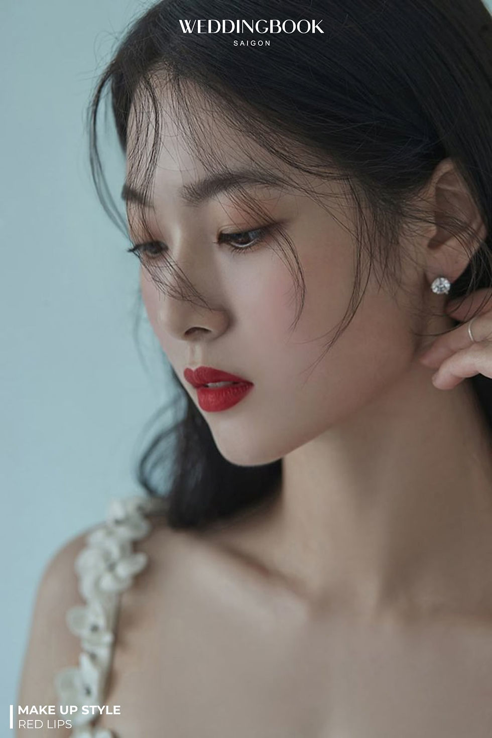 Cô dâu trang điểm kiểu cổ điển cùng son đỏ phong cách Hàn Quốc