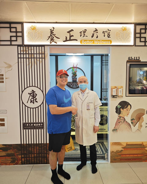 TCM Singapore smiling guest and practitioner moment at Better Wellness.