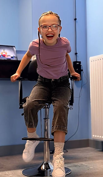 dziewczynka autysta u fryzjera