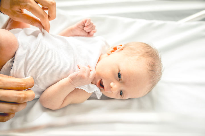 Fresh 48 newborn photography. In Hosptial newborn session Royal Northshore Hospital, The Mater Hospital. Suzanne Stevenson Photography.