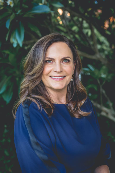 Natural professional headshot of Sydney business owner in bright space. Professional headshots Sydney. Business portraits. Natural headshots. Fresh natural. Suzanne Stevenson Photography