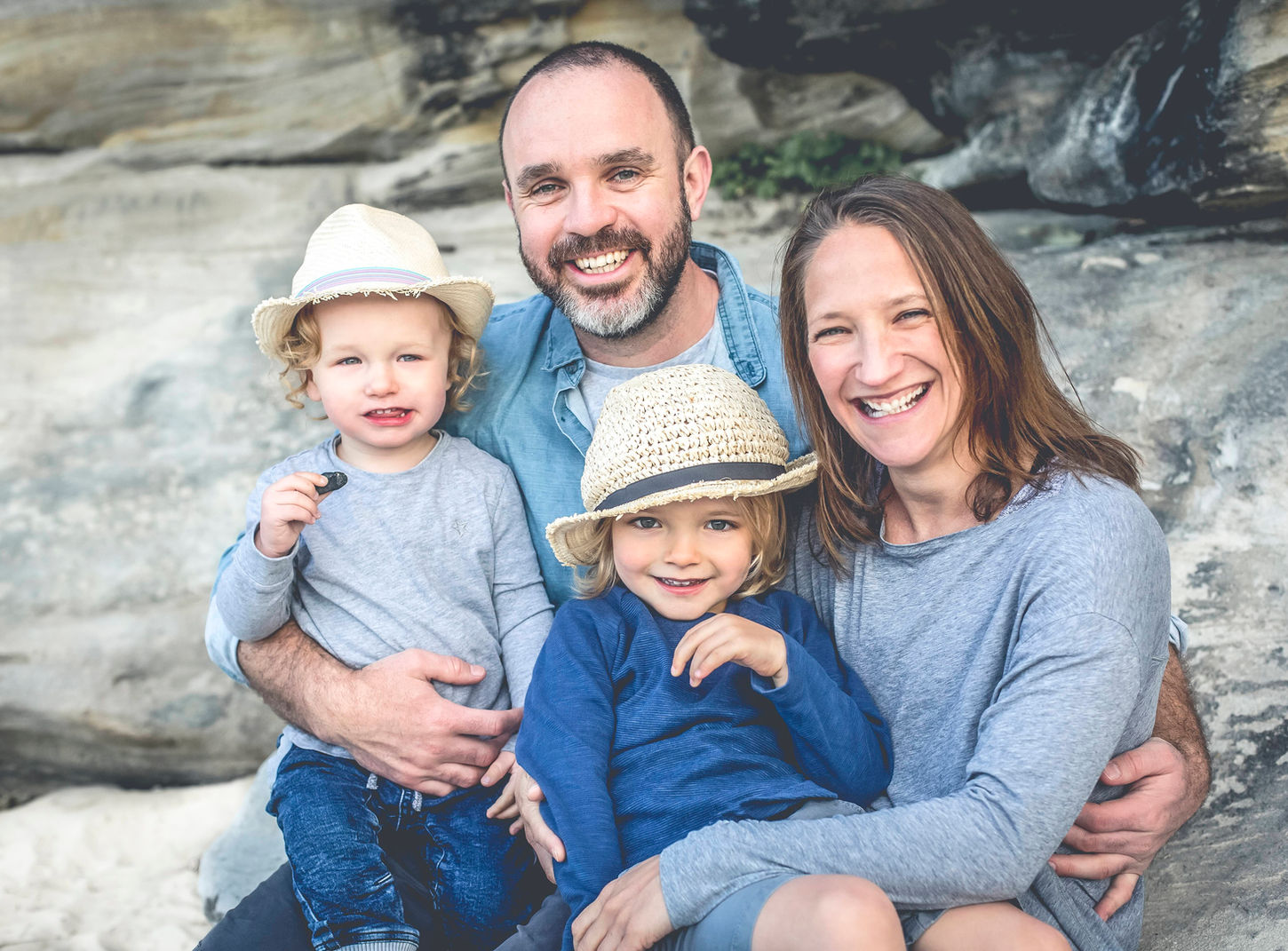 family photos Balmoral Beach Sydney. Suzanne Stevenson Photography
