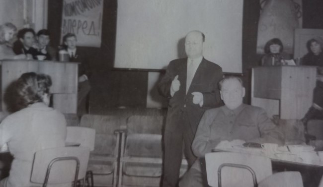 В гостях у «Огонька» журналист А.Эвентов