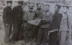 Фото 8 - Директор Школы № 25 И.А. Ломский с руководителями базового предприятия трест Белт