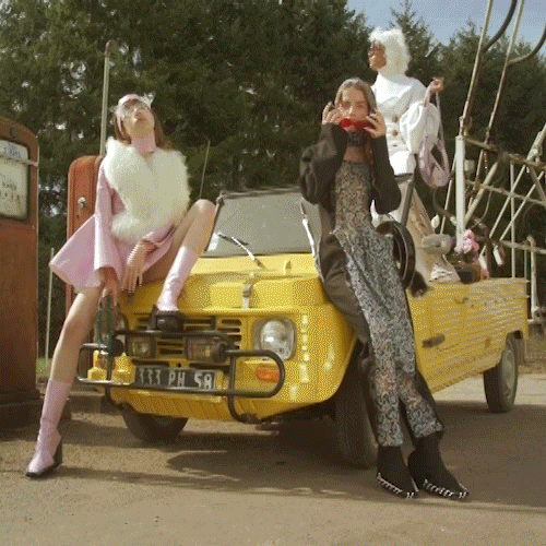 LES BOURGEOISES BOURGEONNENT