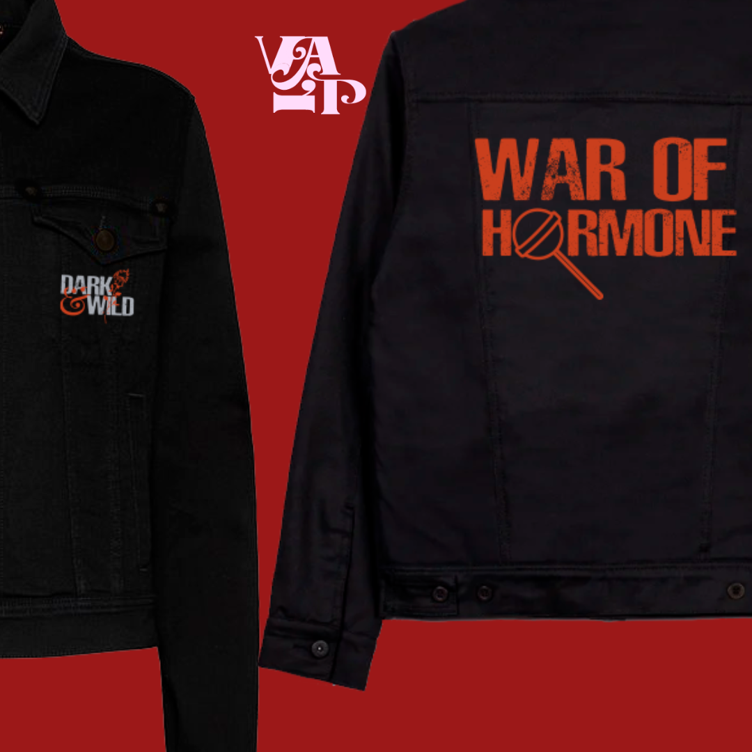 JAQUETA JEANS PRETA DARK AND WILD WAR OF HORMONES -TS COLEÇÃO DE 10 ANOS