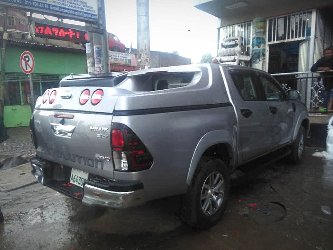 Toyota Hilux Revo Extra Cab GrandBox