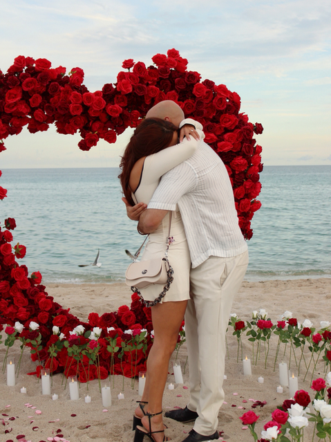 Propose in Miami Beach and create a magical engagement experience in Florida.
If you’re planning to propose in Miami, our team specializes in Miami beach proposals, sunset proposals in Miami, and fully customized engagement proposal experiences in Florida. From romantic candlelit setups to elegant beach proposals, we help you plan the perfect moment to hear that unforgettable YES.
Looking for the best proposal ideas in Miami? We offer romantic proposals in Miami Beach, private engagement proposals, and luxury proposal setups designed to match your vision. Whether you’re dreaming of a sunset proposal in Miami, a quiet and intimate beach proposal, or a stylish Miami proposal experience, we take care of every detail — design, timing, setup, and coordination.
Planning your Miami proposal has never been easier. Our proposals are thoughtfully designed to be romantic, stress-free, and unforgettable, making us a top choice for couples searching for propose in Florida, Miami proposal ideas, and beach engagement proposals in Miami.
¿Quieres hacer una propuesta de matrimonio en Miami?
Creamos propuestas en la playa de Miami, propuestas románticas al atardecer, y propuestas privadas y elegantes en Florida, diseñadas para un momento único y lleno de emoción.
If you’re searching for Miami proposal in Miami Beach, sunset proposal Miami, YES Miami proposal, or unique engagement ideas in Florida, you’re in the right place.