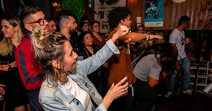 74917297_775972422918809_879805399693474