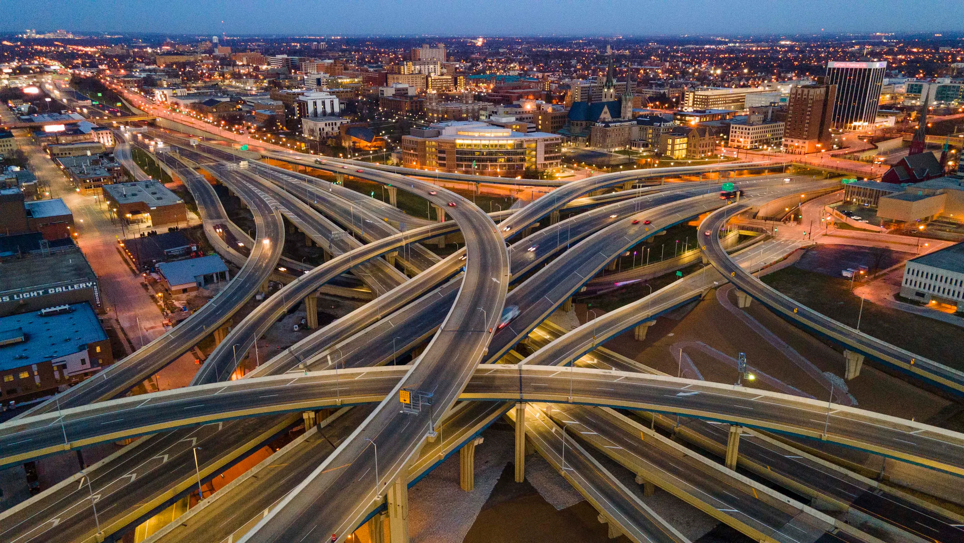 b0a049be-8fce-44ee-b6e0-56b087d803bb-MJS_Marquette_Interchange_04976.webp