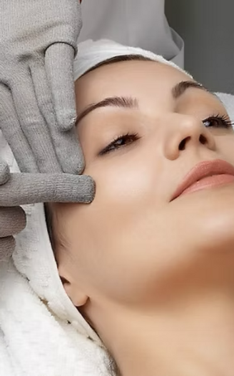 Lifting sans chirurgie Paris – Microcourant NeurotriS et LED Dermalux, soin anti-âge haut de gamme. Résultats du microcourant professionnel NeurotriS