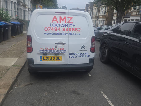 Emergency locksmith service in Kilburn NW6 helping customer regain access to property