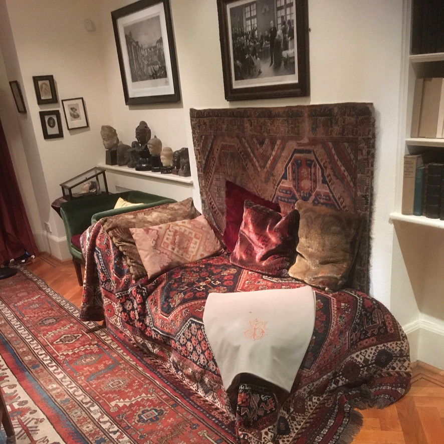 Picture of Sigmund Freud's couch in the Freud Museum in London