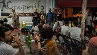 Saraus de poesia encantam a periferia de São Paulo