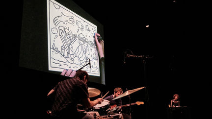 Marie Lavis Live Drawing Pattern