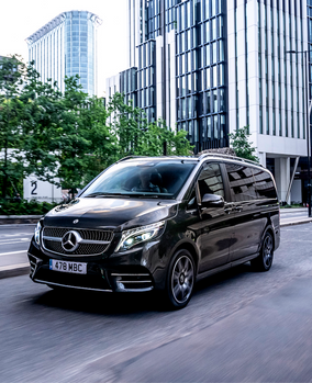 28a6cee2-6940-4eac-99c3-9c6badab652b_2019+Mercedes+V-Class+front+quarter+moving_edited.png