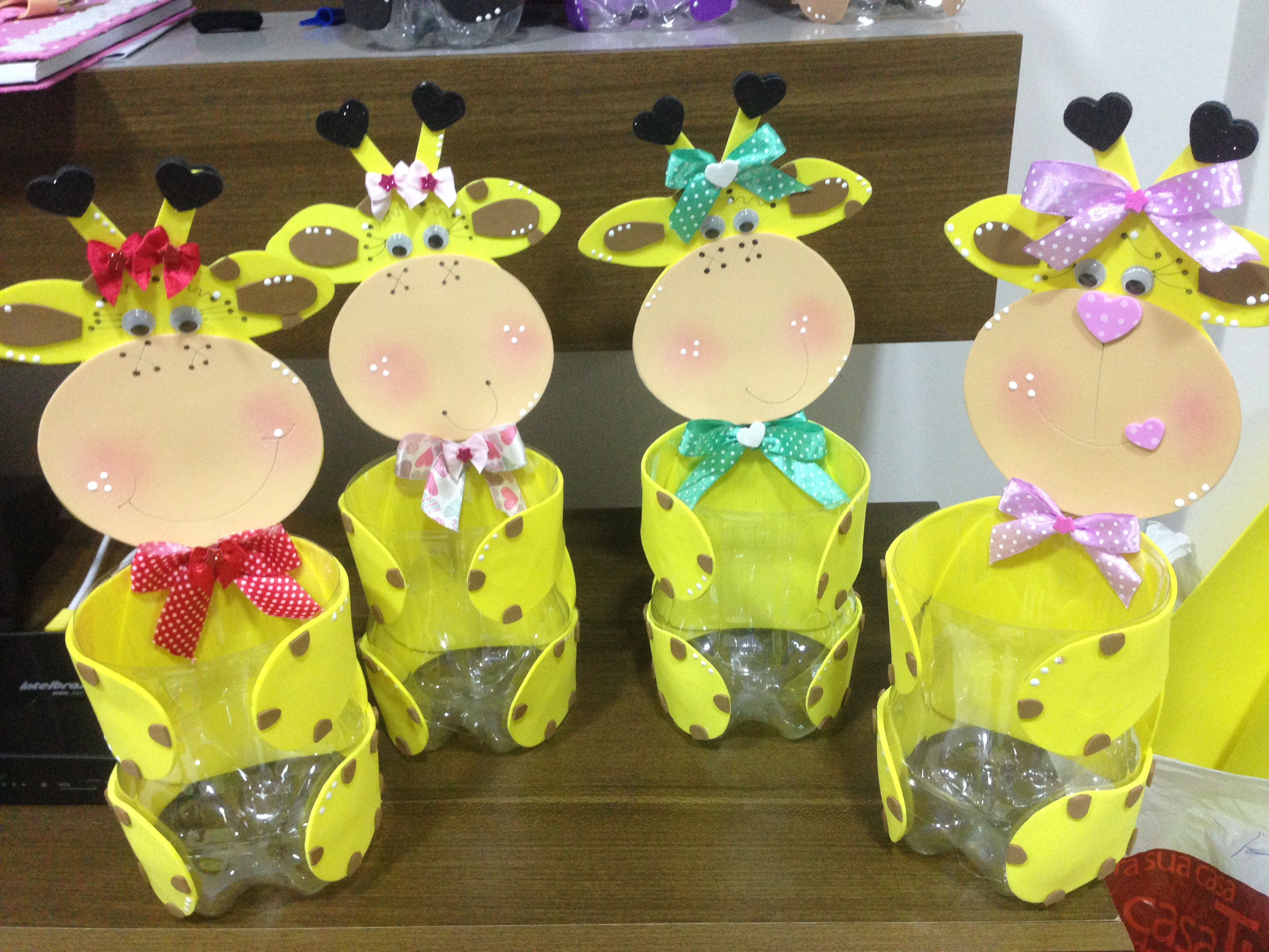 POTES DE GARRAFA PET - ANIMAIS