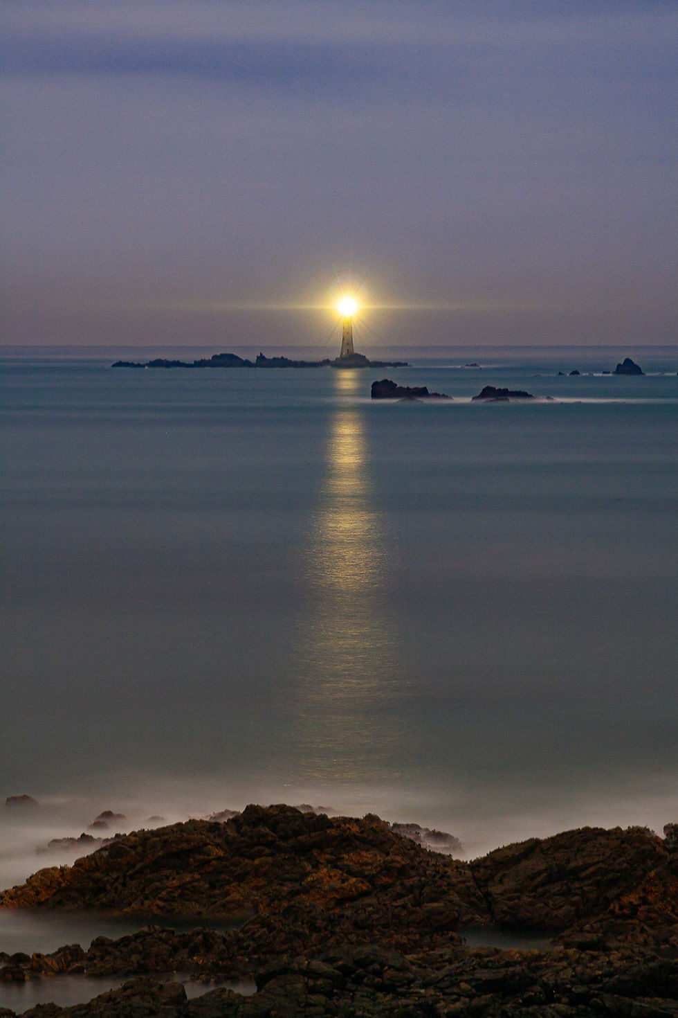 As an overcast evening developed, with a full moon providing soft, diffused light, this scene caught my attention. What struck me the most was the softness of the scene and the incredible reflections on the sea from Hanois Lighthouse. Canon EOS 350D @ 75mm, F8, 538 sec, ISO 100