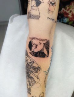 tatuagem anime jujutsu kaisen blackwork antebraço