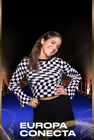 Smiling woman in checkered top. Text: EUROPA CONECTA