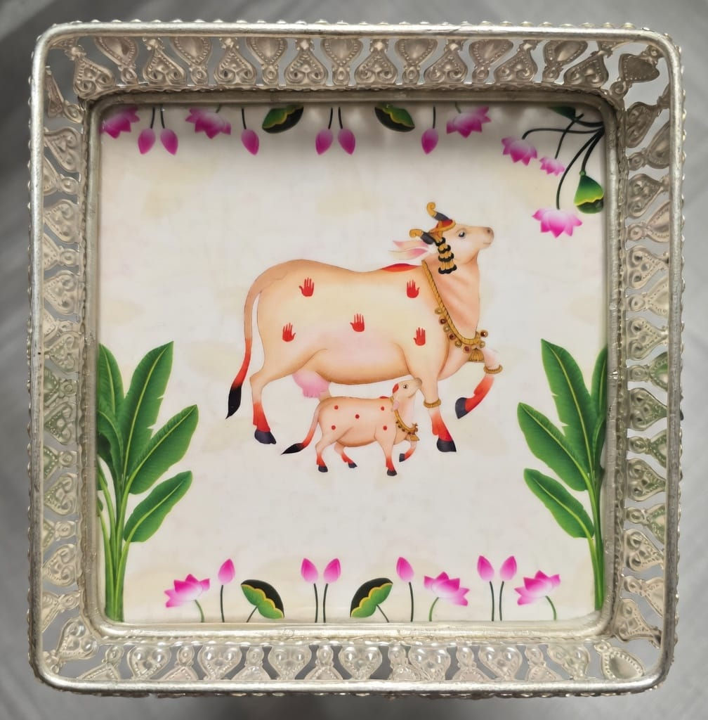 White pichwai cow design rectangular tray