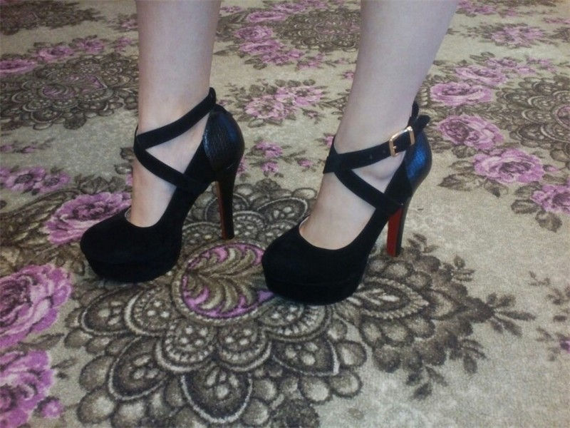 Miniatura: Zapato tacón con correa cruzada