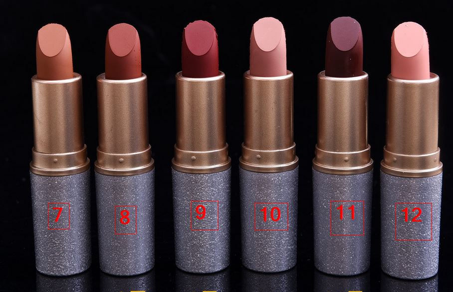 Miniatura: Barra pintalabios, 12 colores distintos, país de fabricación. EEUU