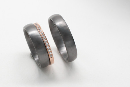 Ehering Paar Tantal und Gold Memoryring