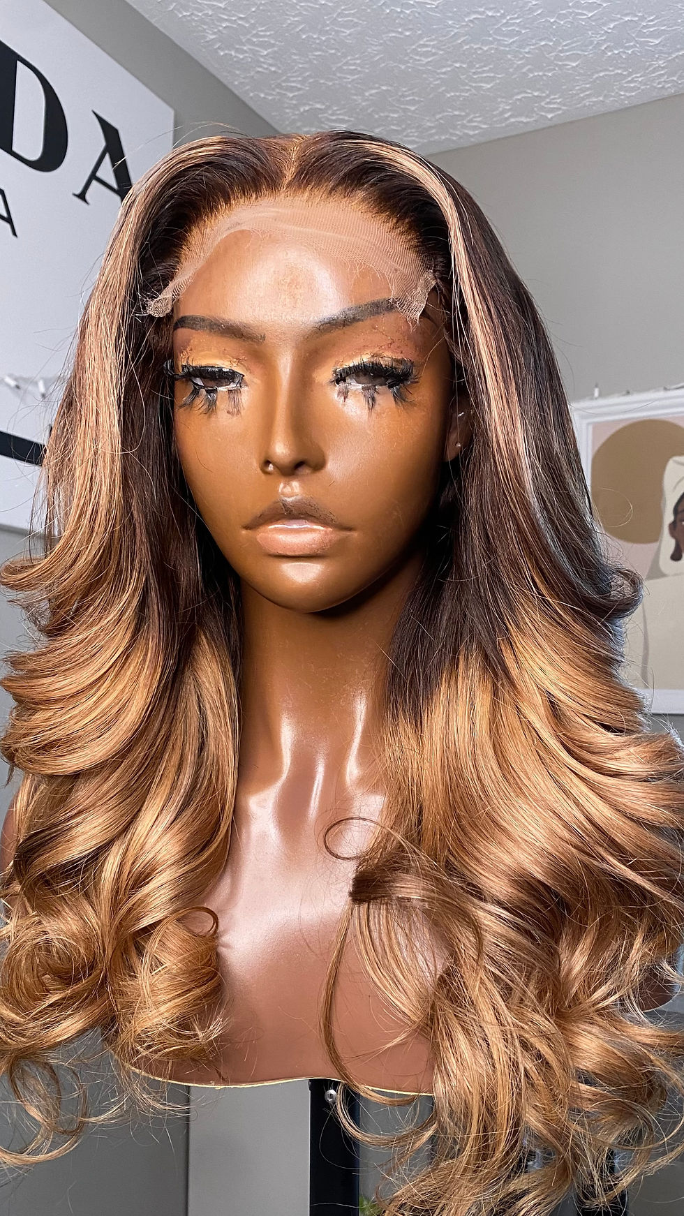 Thumbnail: MAYA HD 5/5 glueless custom colored and layered