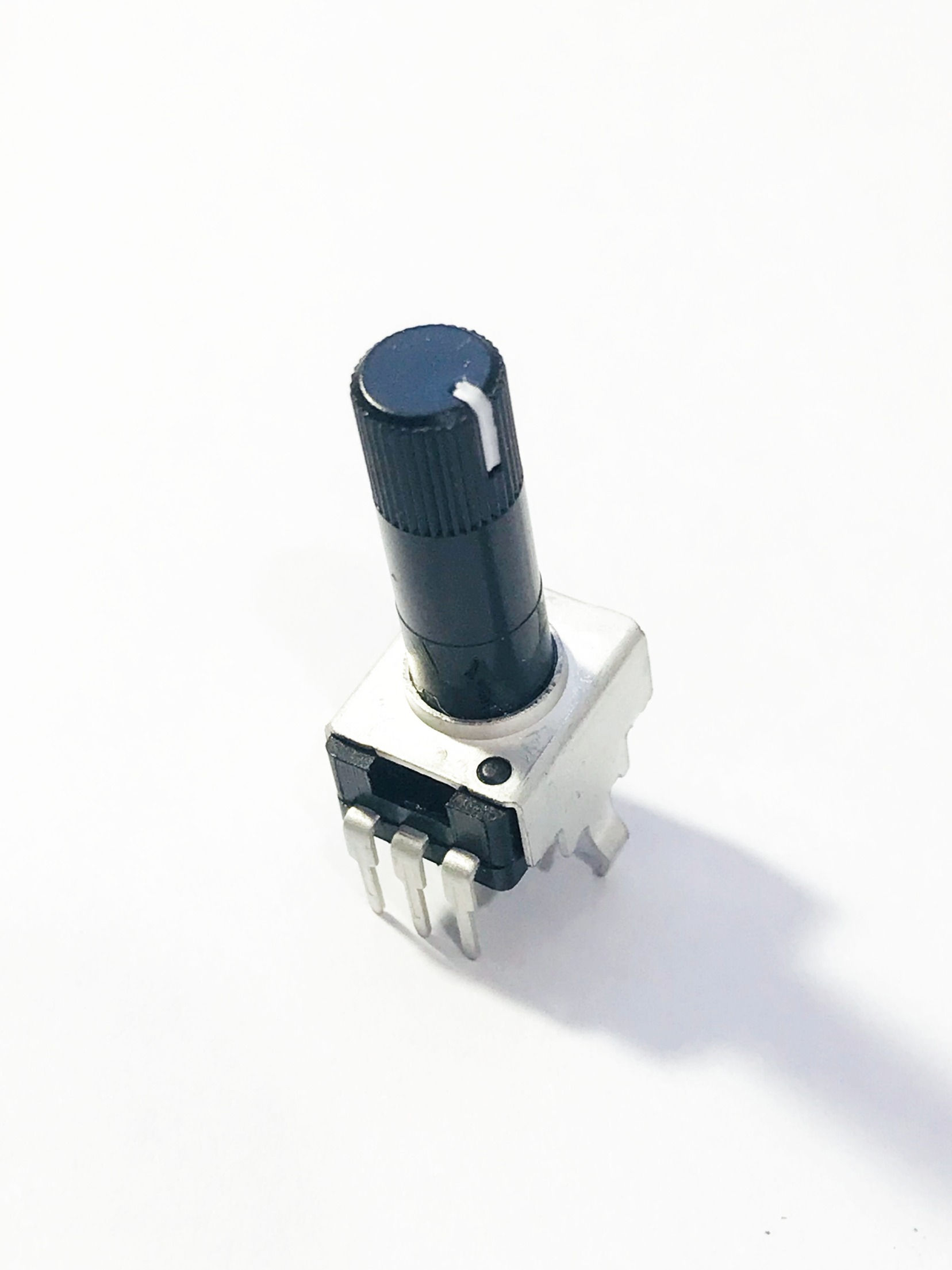 10K LINEAR TAPER POTENTIOMETER ROUND ,PLASTIC SHAFT PCB 9MM
