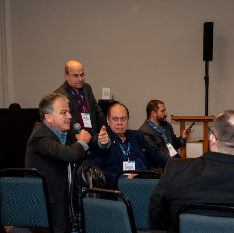 Discussão em simpósio de cirurgia robótica